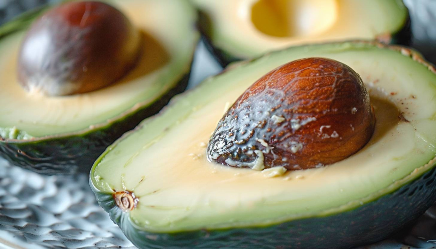 Exploration des avantages de l'avocat dans les soins capillaires